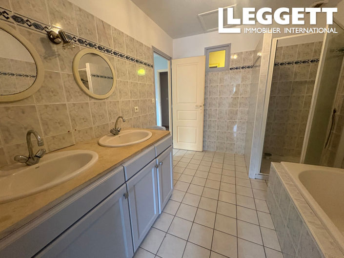 Image No.10-4 Bed House for sale