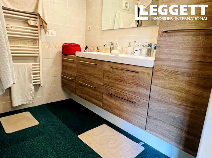 Image No.8-5 Bed House for sale