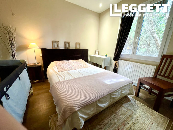 Image No.8-5 Bed House for sale