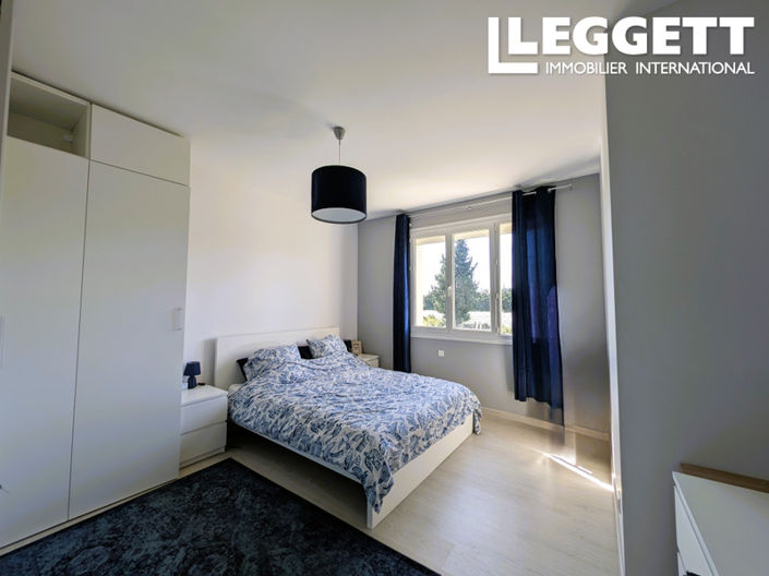 Image No.8-7 Bed House for sale