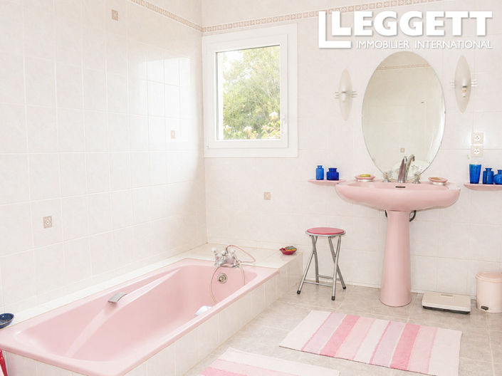 Image No.9-7 Bed House for sale