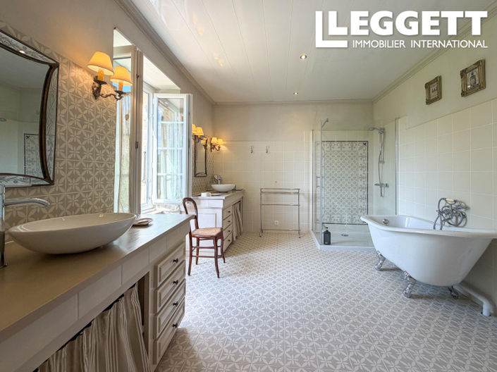 Image No.8-6 Bed House for sale