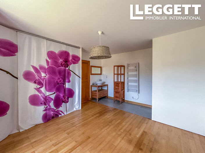 Image No.8-3 Bed House for sale