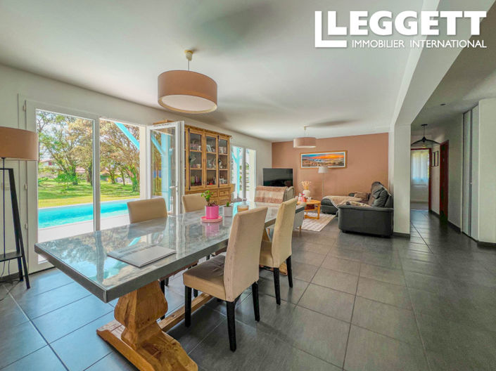 Image No.6-5 Bed House for sale