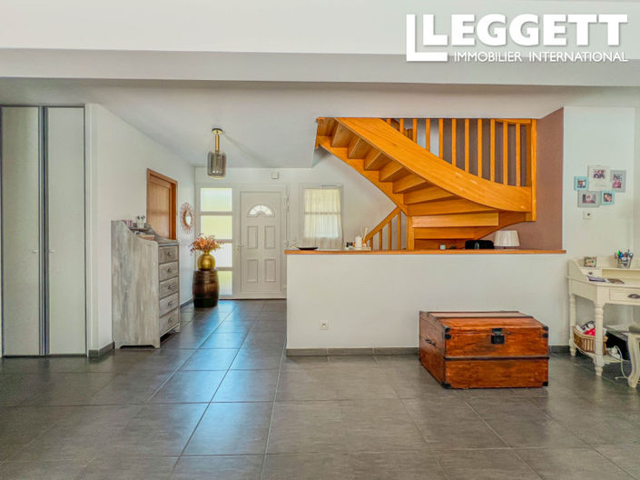 Image No.7-5 Bed House for sale
