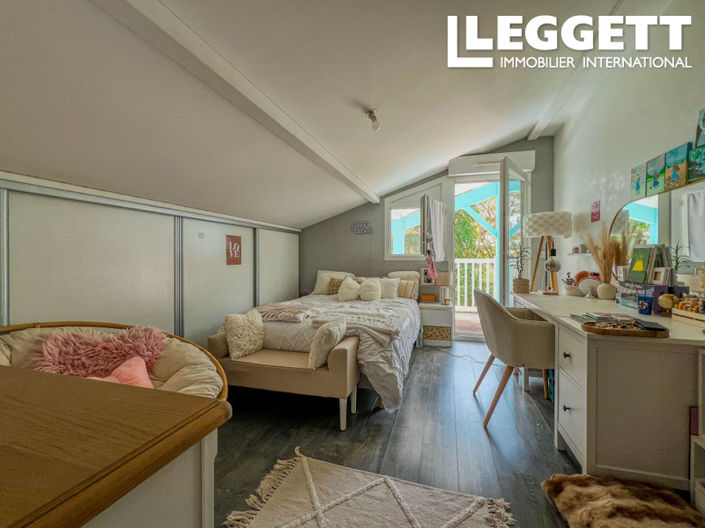 Image No.9-5 Bed House for sale