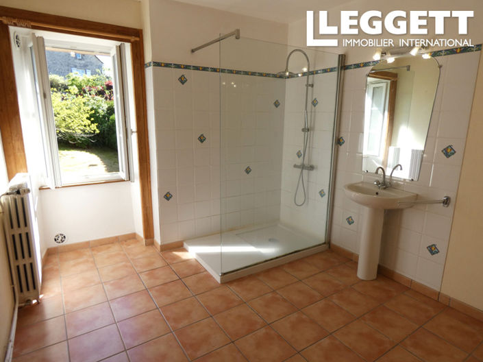 Image No.8-7 Bed House for sale