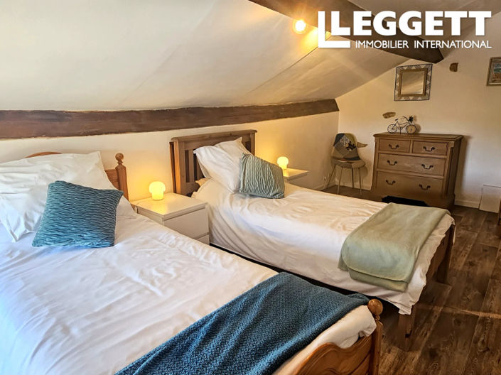 Image No.10-5 Bed House for sale