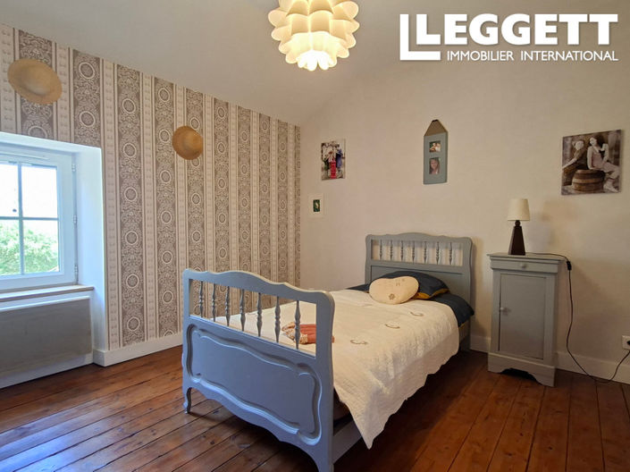 Image No.8-5 Bed House for sale