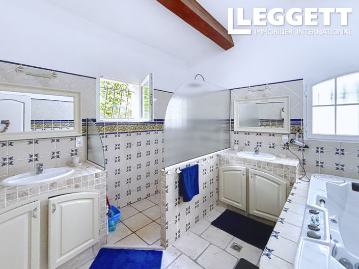 Image No.6-3 Bed House for sale