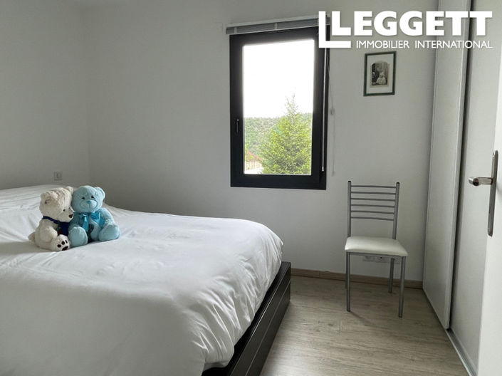 Image No.9-2 Bed House for sale