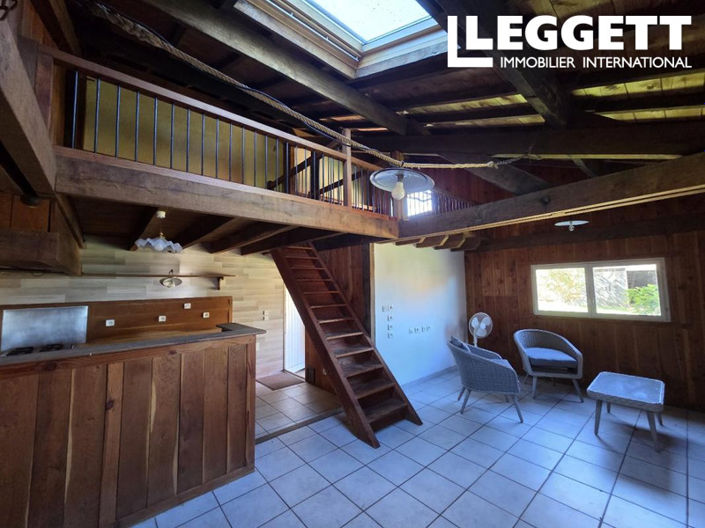 Image No.6-Commercial de 4 chambres à vendre à Maillet