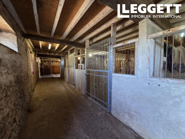 Image No.8-Commercial de 4 chambres à vendre à Maillet