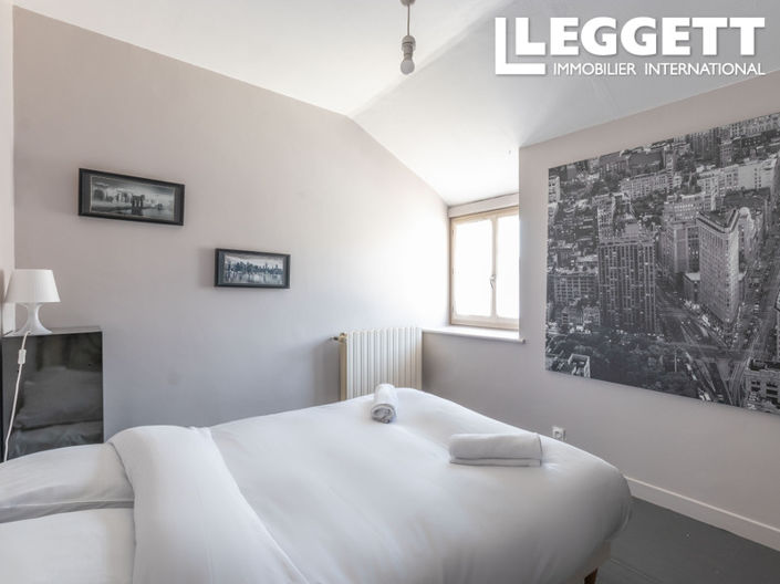 Image No.8-5 Bed House for sale