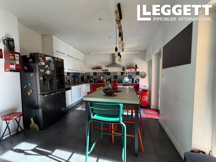Image No.6-5 Bed House for sale