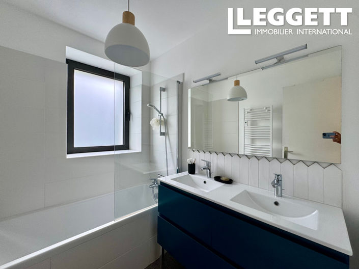 Image No.8-4 Bed House for sale