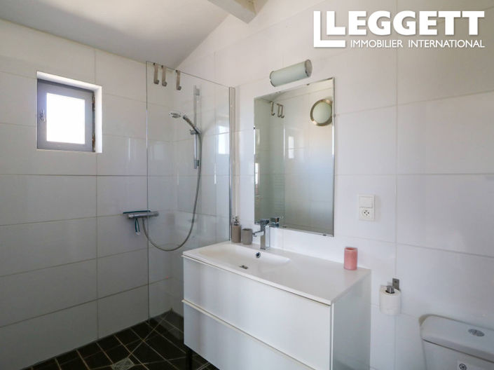 Image No.6-10 Bed House for sale