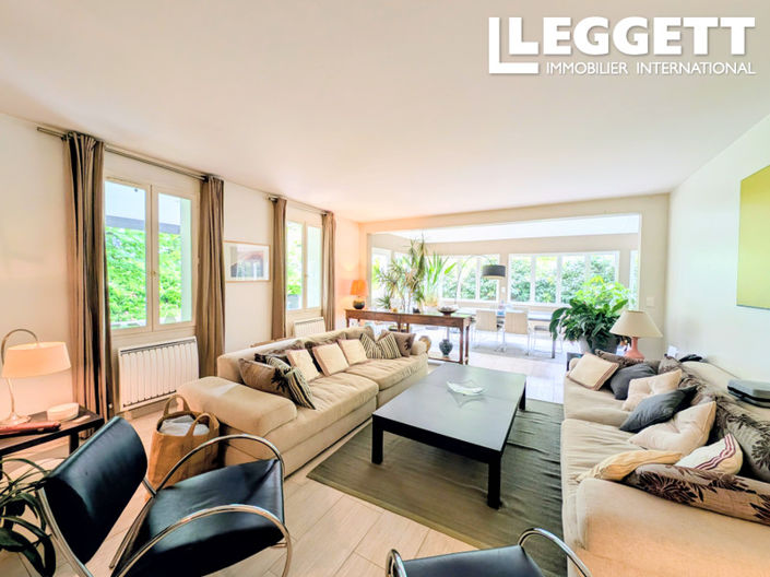 Image No.9-6 Bed House for sale