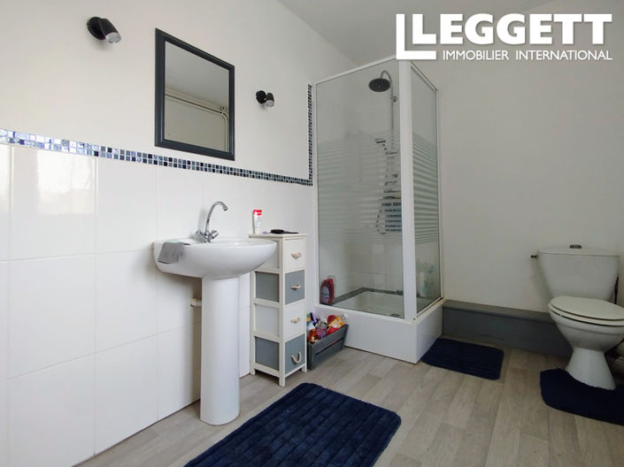 Image No.8-6 Bed House for sale