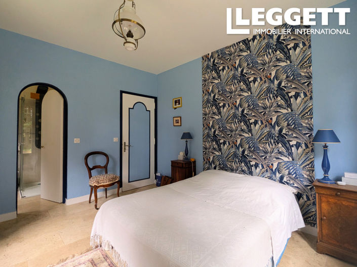 Image No.8-5 Bed House for sale