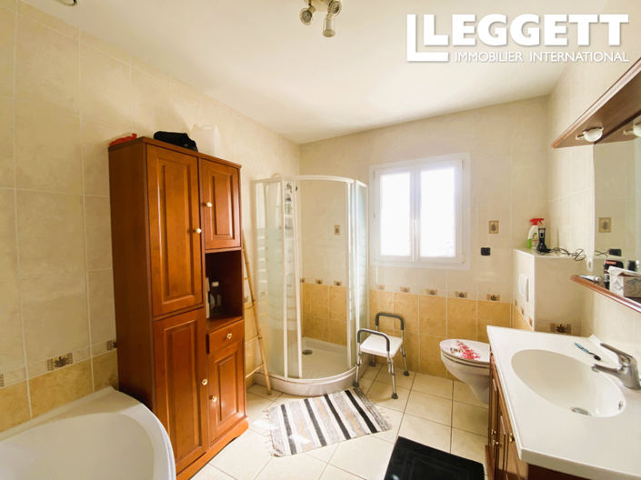 Image No.6-3 Bed House for sale