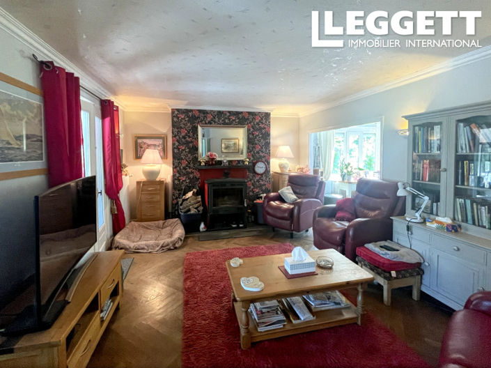 Image No.8-5 Bed House for sale