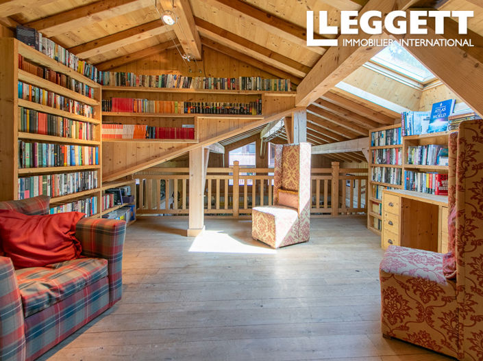 Image No.8-7 Bed House for sale