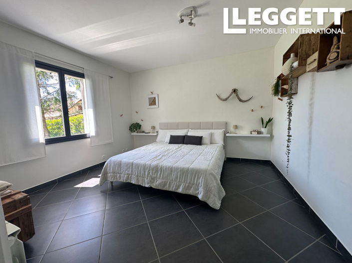 Image No.6-5 Bed House for sale