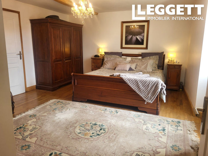 Image No.6-5 Bed House for sale