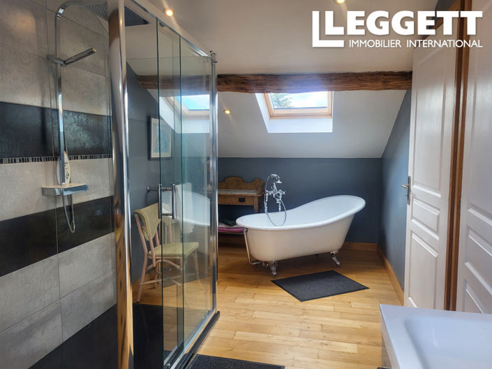 Image No.8-5 Bed House for sale