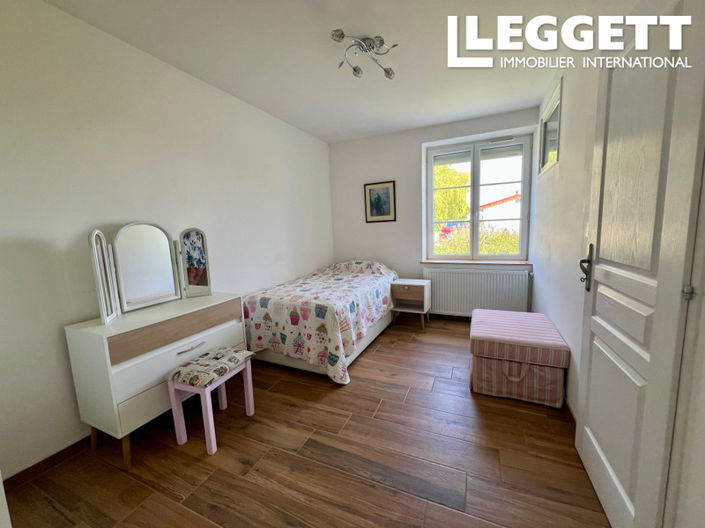 Image No.8-4 Bed House for sale