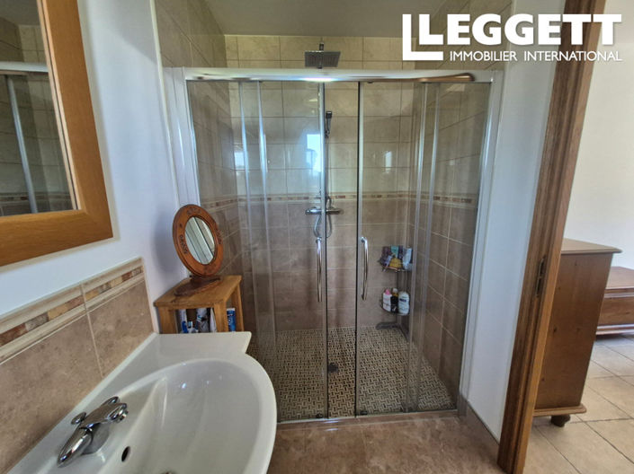 Image No.8-4 Bed House for sale