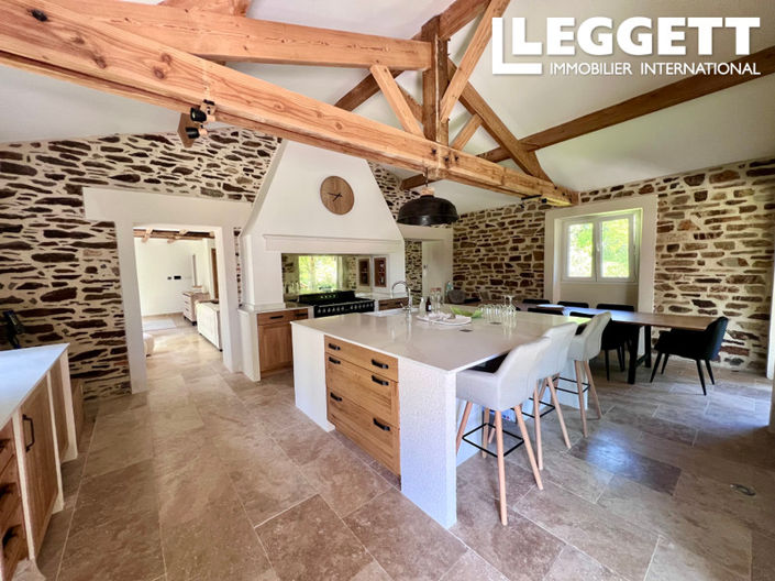 Image No.2-4 Bed House for sale