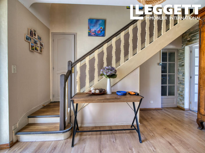 Image No.6-6 Bed House for sale
