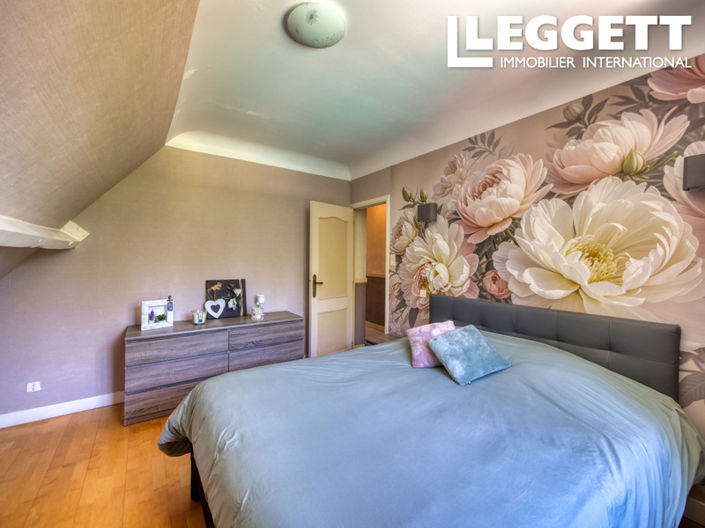 Image No.7-6 Bed House for sale