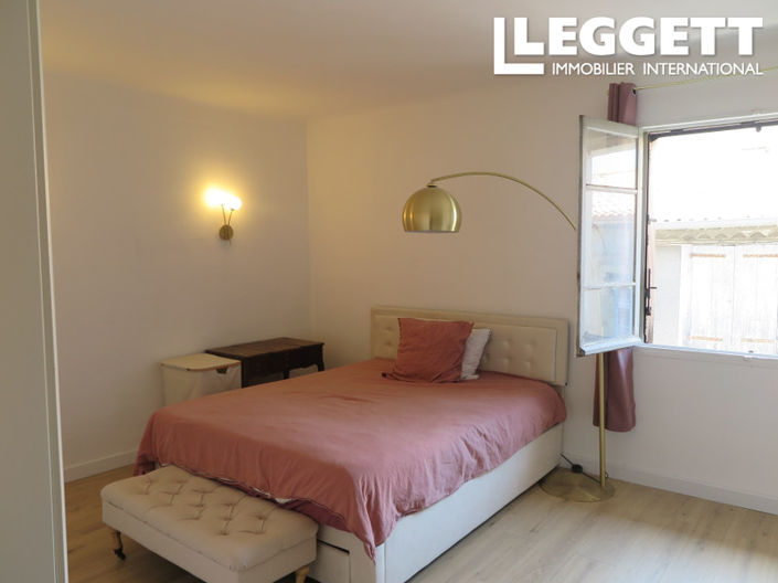 Image No.2-4 Bed House for sale