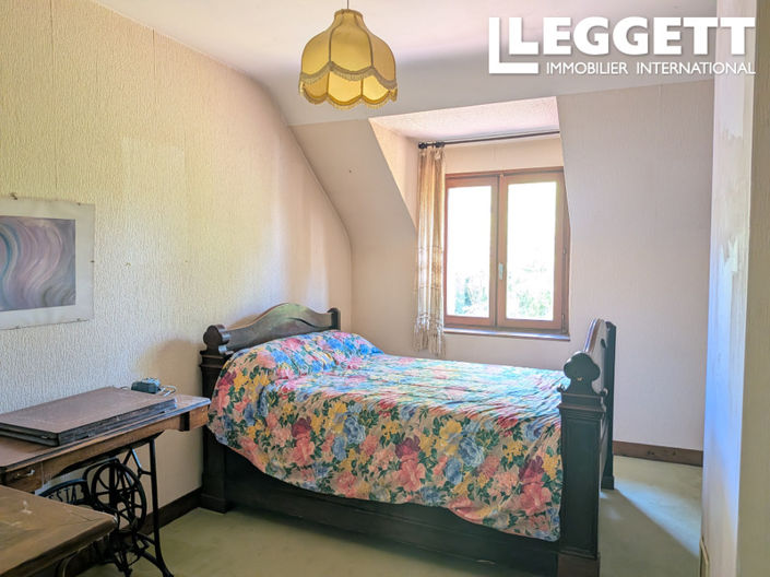 Image No.8-5 Bed House for sale