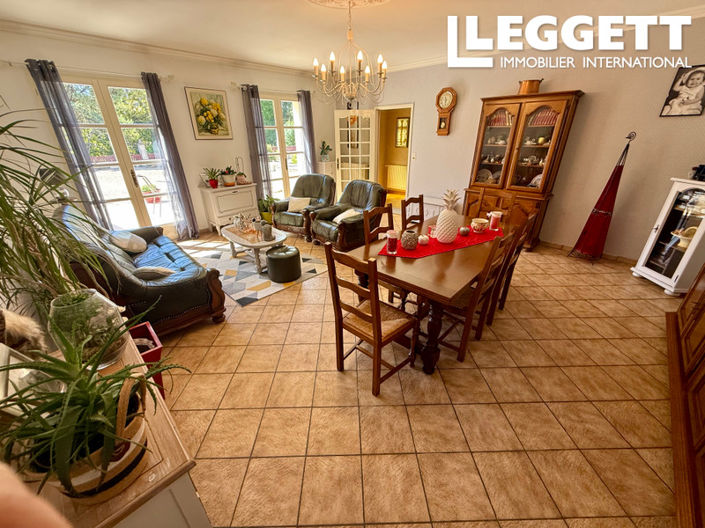 Image No.5-10 Bed House for sale