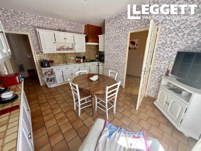 Image No.6-10 Bed House for sale