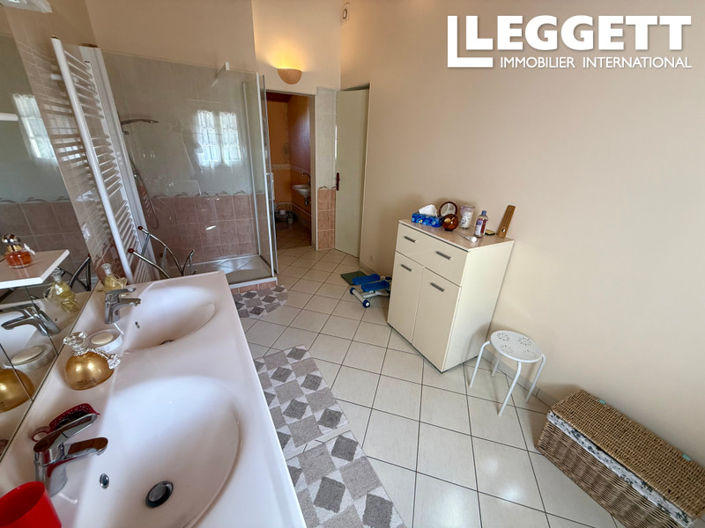 Image No.7-10 Bed House for sale
