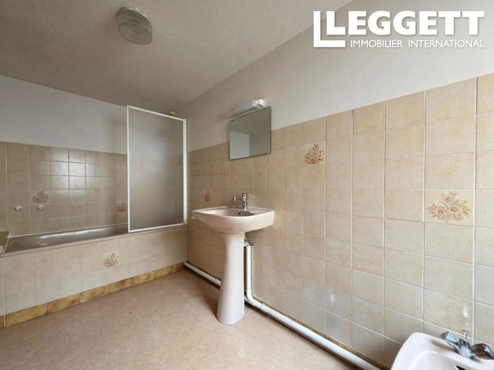 Image No.8-2 Bed House for sale