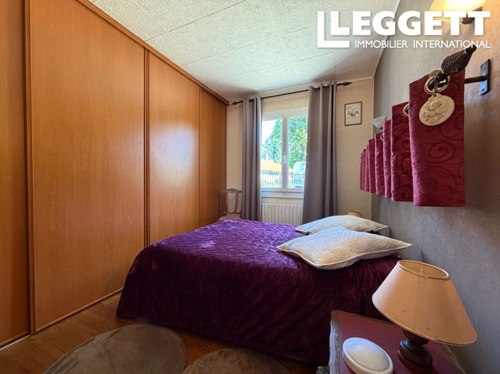 Image No.10-3 Bed House for sale