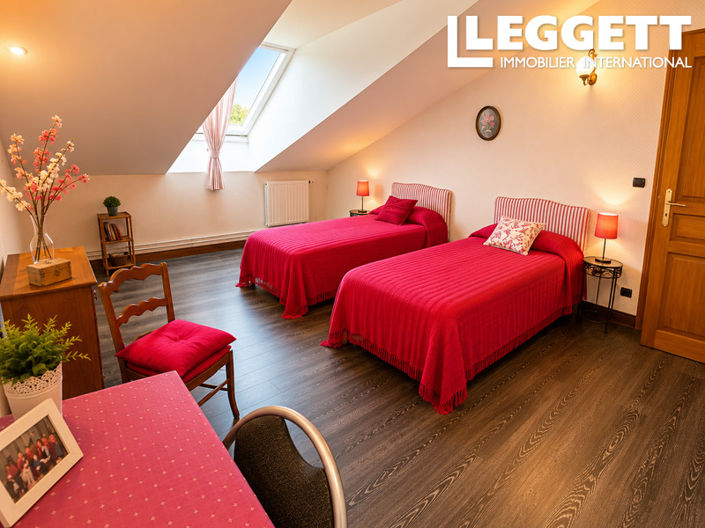 Image No.10-5 Bed House for sale
