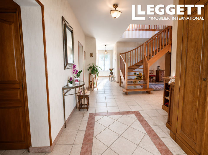 Image No.3-5 Bed House for sale