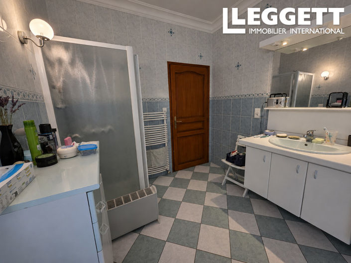 Image No.8-5 Bed House for sale
