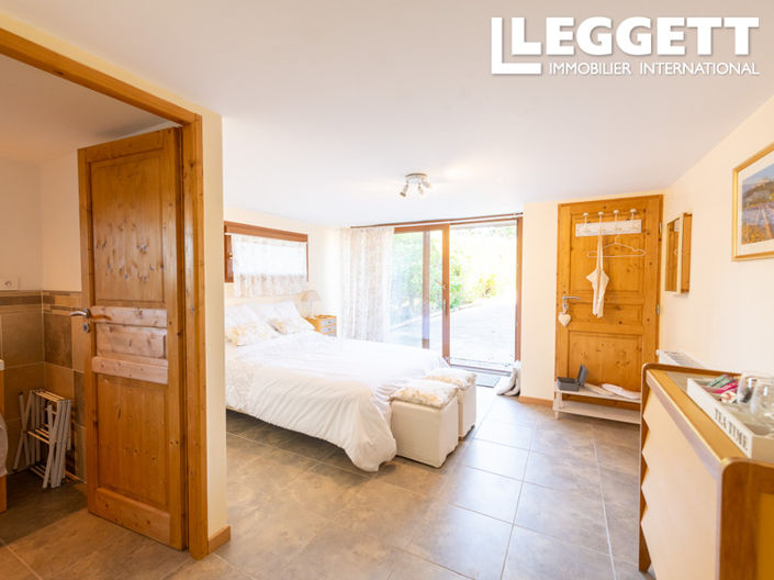 Image No.10-4 Bed House for sale