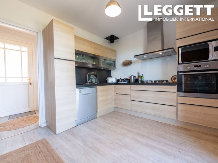 Image No.8-4 Bed House for sale