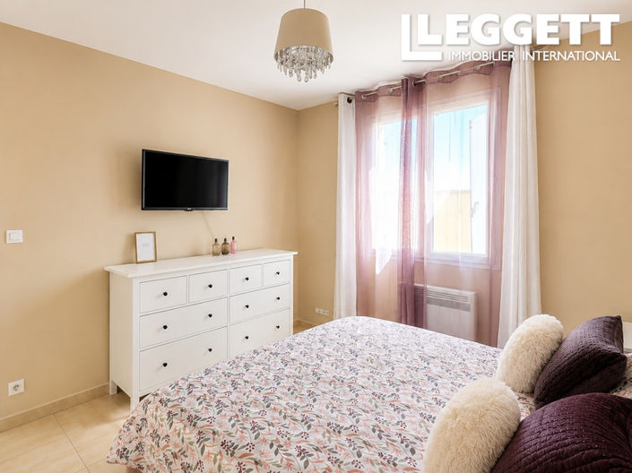 Image No.8-4 Bed House for sale