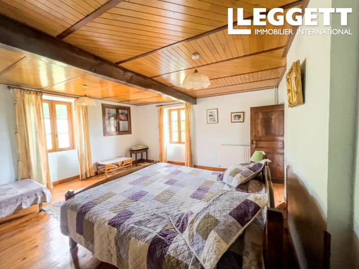 Image No.8-4 Bed House for sale