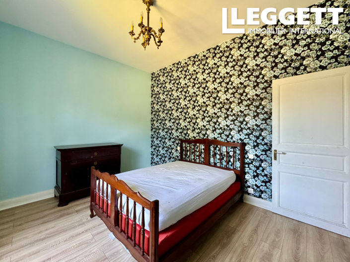 Image No.8-4 Bed House for sale